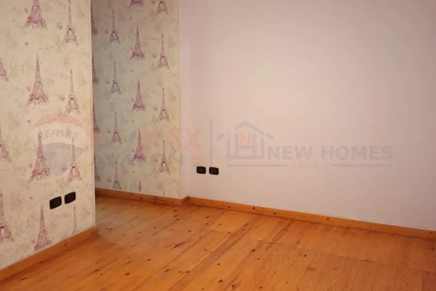 شقة للايجار 170 م سموحة ( ش فوزي معاذ )