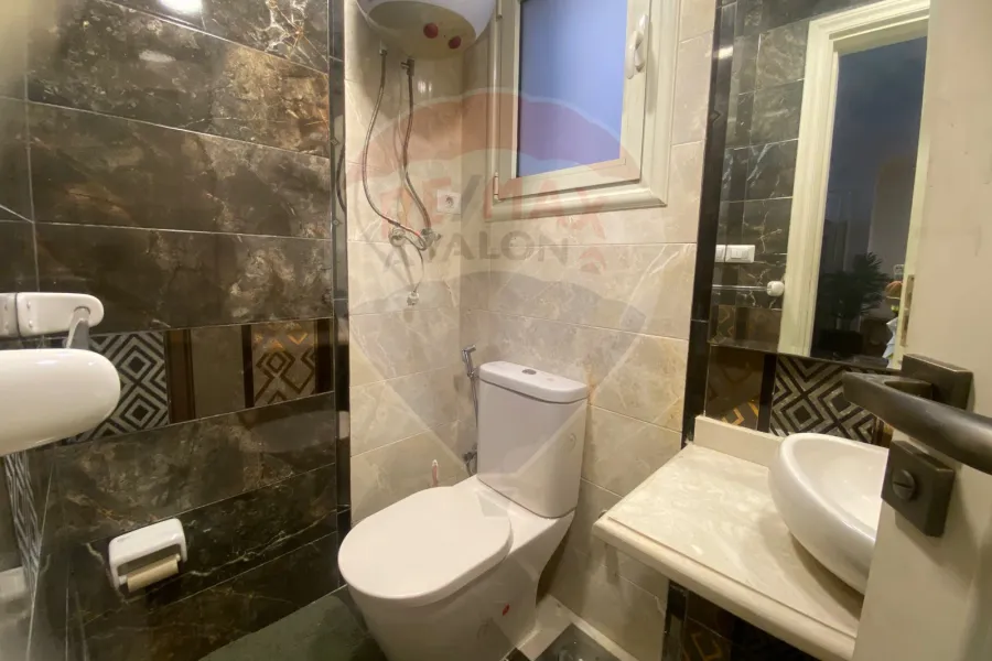 شقة للايجار المفروش 270 م سموحة (ش بهاء الدين الغتوري)