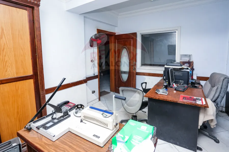 Administrative unit for rent 450m agricultural road ( next to Sawari Compound &amp; Officer  hospital )