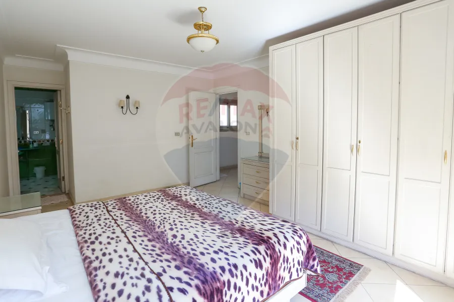 فيلا فاخره للبيع  370 م  كينج مريوط (خطوات من مطار برج العرب الدولى)