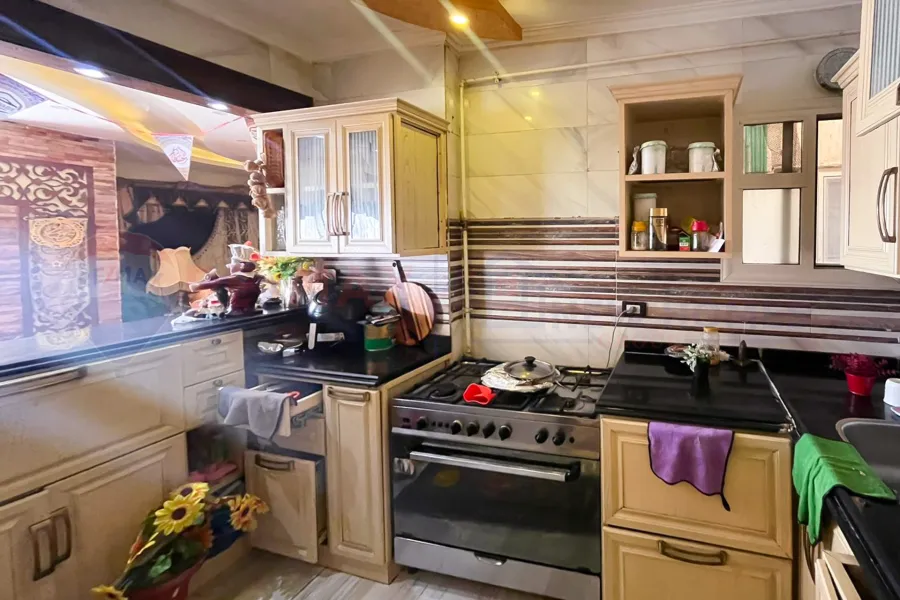 شقة للبيع 150 م صافي  كامب شيزار (ش عبد المنعم سند)