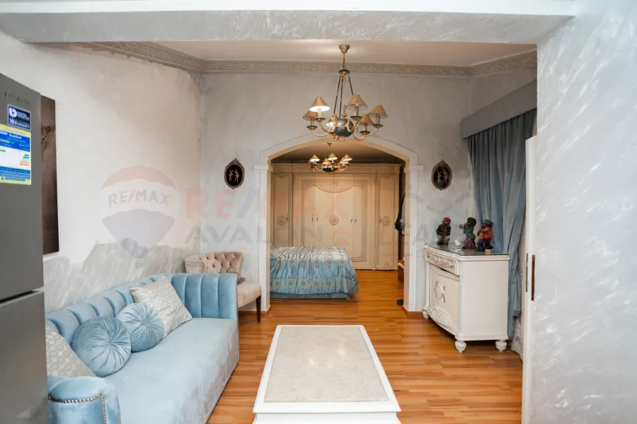 فيلا للبيع 600 م المعمورة الشاطئ (امام السوق التجاري)