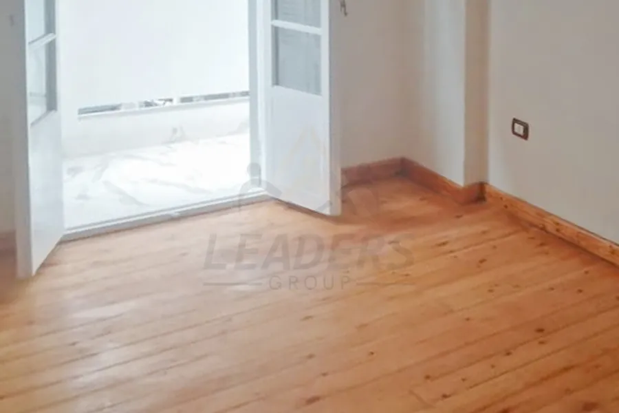 شقة للايجار 200 م جليم (علي الترام مباشرة)