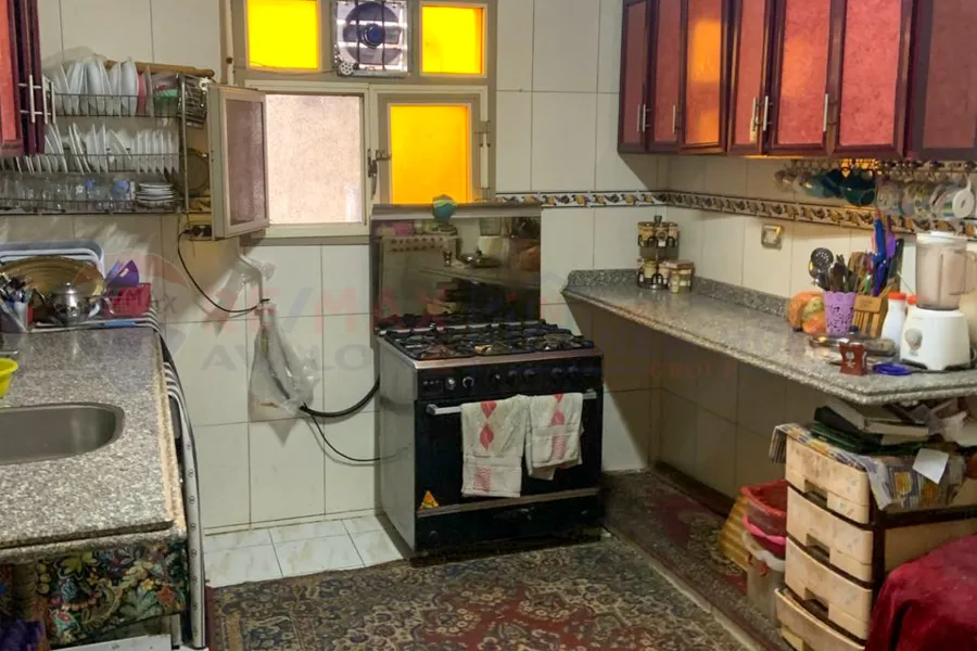 شقة للبيع 200 م كامب شيزار (ش بور سعيد )