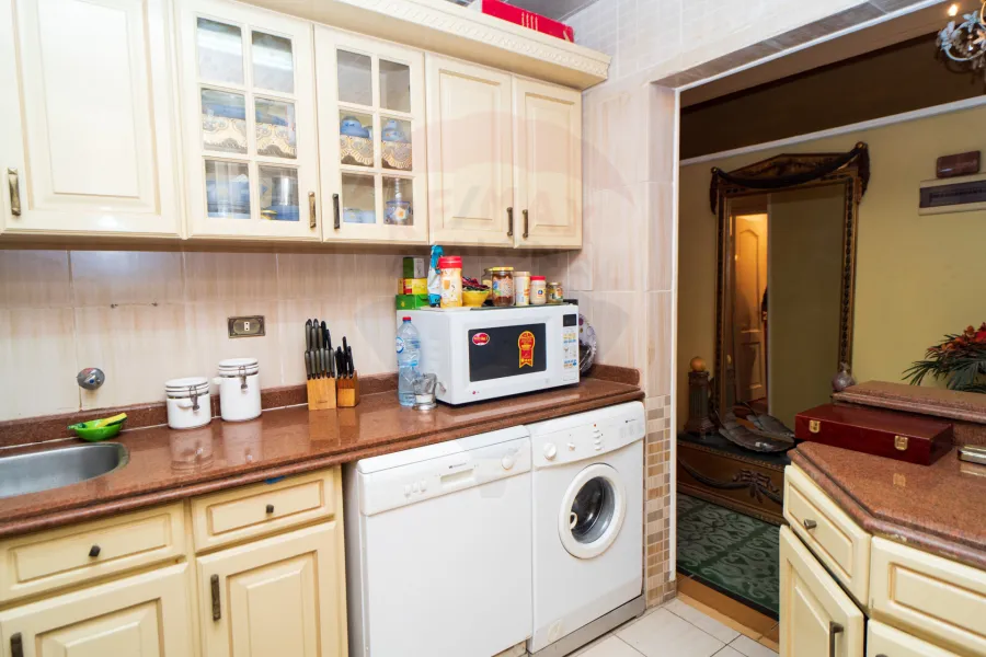 شقة للبيع 145 م سبورتنج (ش احمد علام)