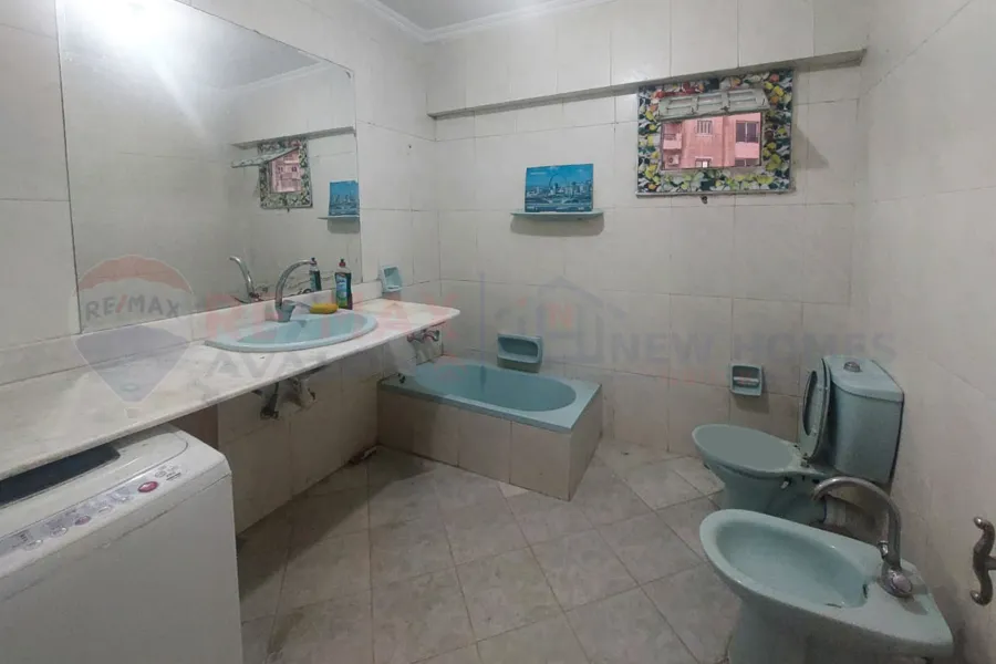 شقة للبيع 145 م سموحة (ش مصطفي كامل)