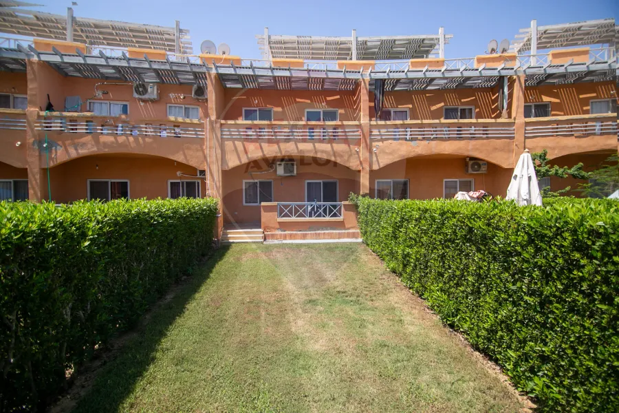 شالية بجاردن للبيع (رويال بيتش - رأس الحكمة) 80 م + 62 م جاردن