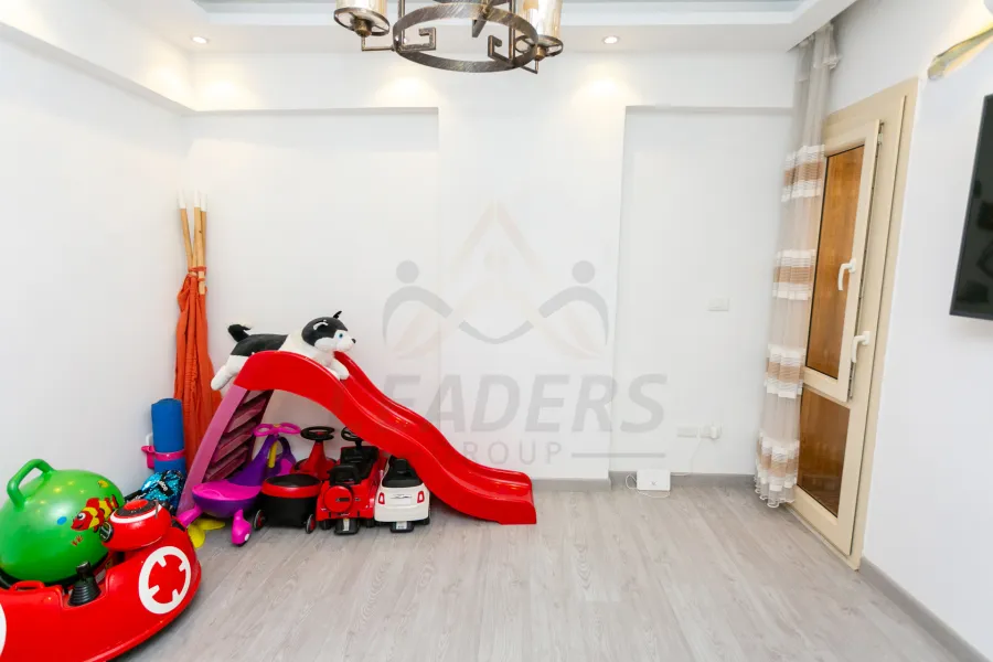 شقة للبيع 140 م كفر عبده (ش ابراهيم راضي)