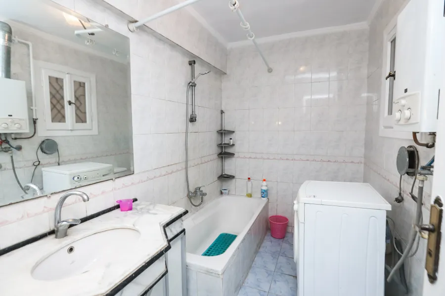 شقة للايجار 138 م سموحة ( طريق 14 مايو - جرين بلازا )