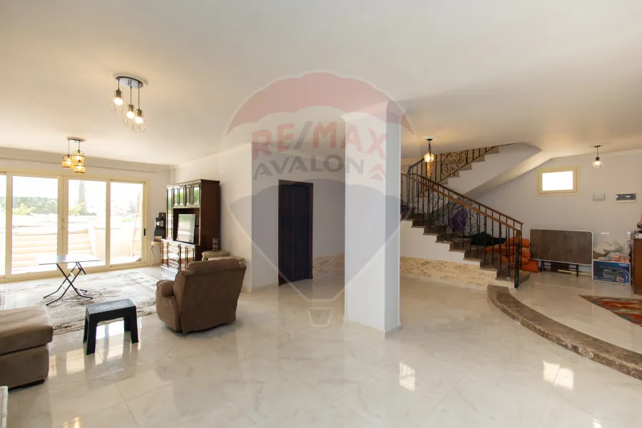 فيلا ستاند الون للبيع (الواحة الخضراء) كينج مريوط - 600 م -