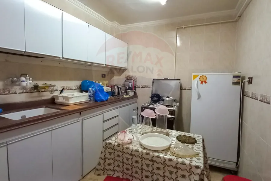 شقة للبيع 110 م كامب شيزار ( بالقرب من محطة ترام كامب شيزار )