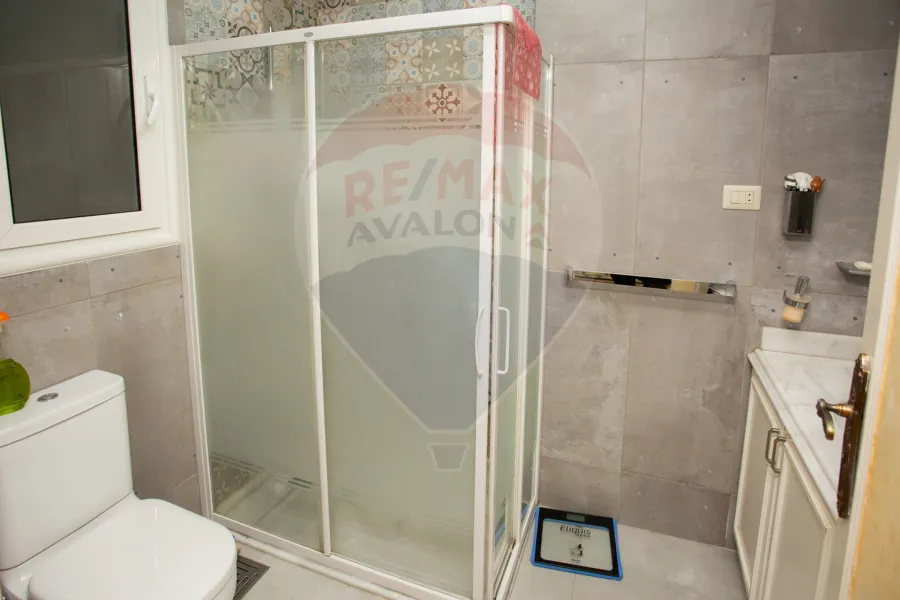 Apartment for sale 300 m sidi gaber (El-Mosheer Ahmed Ismail st)