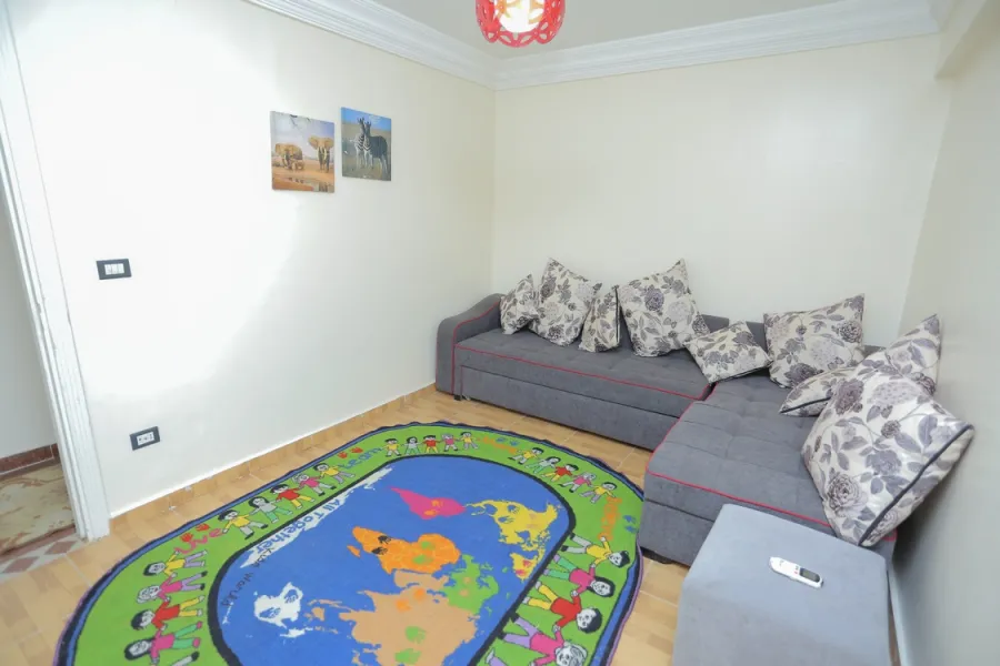 شقة للايجار مفروش 165م  الازاريطة (على البحر مباشرة)