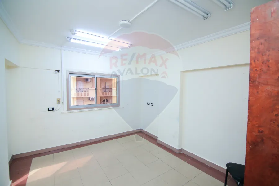 شقه إداري للايجار 85 م سيدي جابر ( خلف محطة سيدي جابر