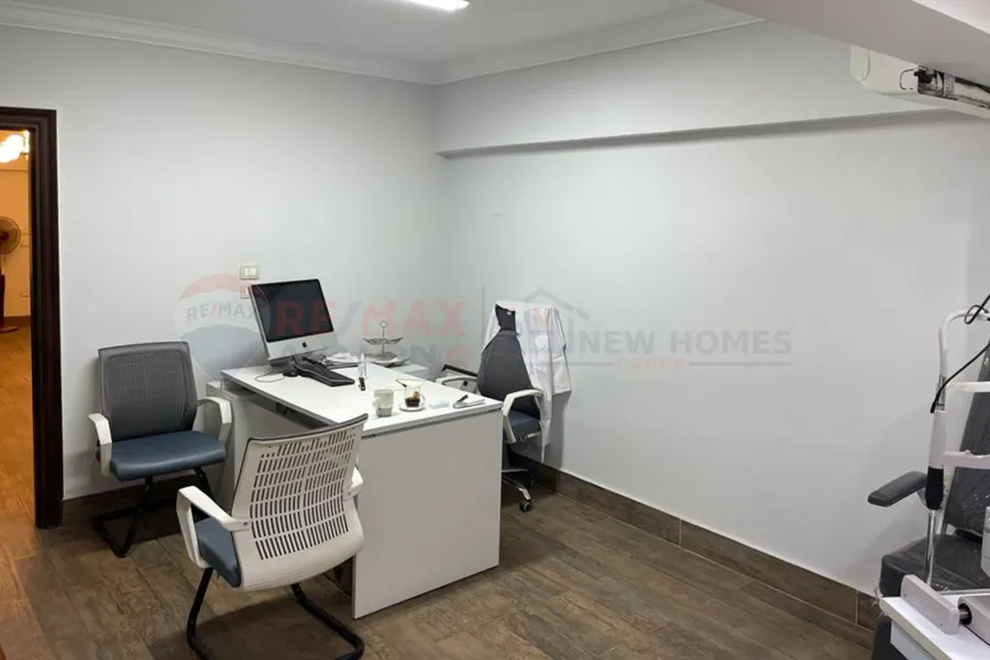 مقر إدارى للبيع 90 م المنشية (خطوات من ميدان المنشية)