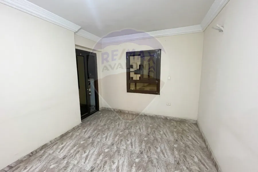 شقة للايجار 125 م العصافرة (ش جمال عبد الناصر مباشرة)