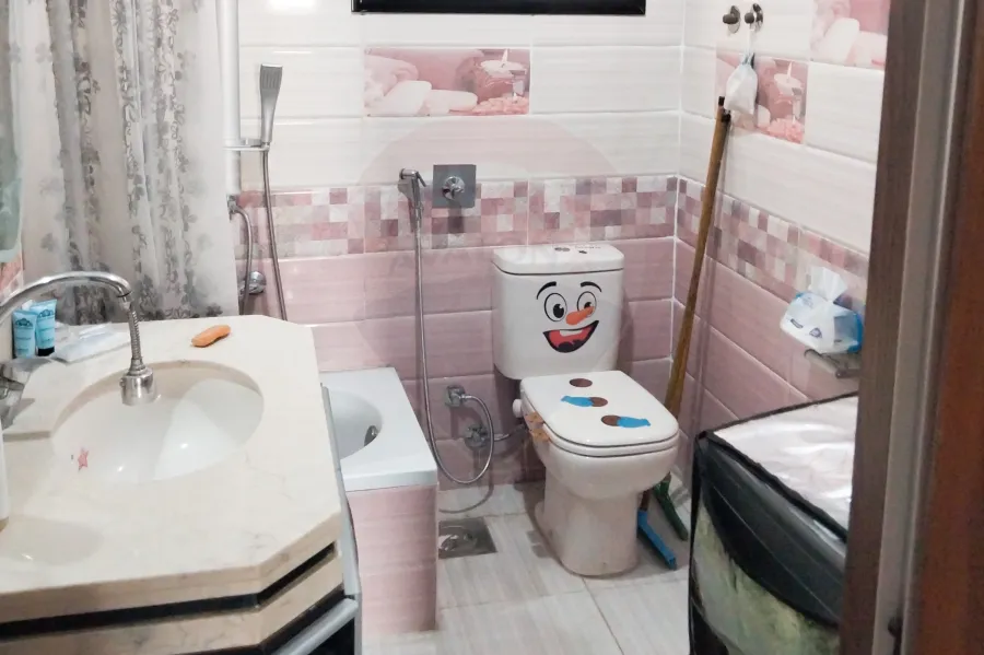 شقة للإيجار المفروش 110م الازاريطة (متفرع من شارع شامبليون)