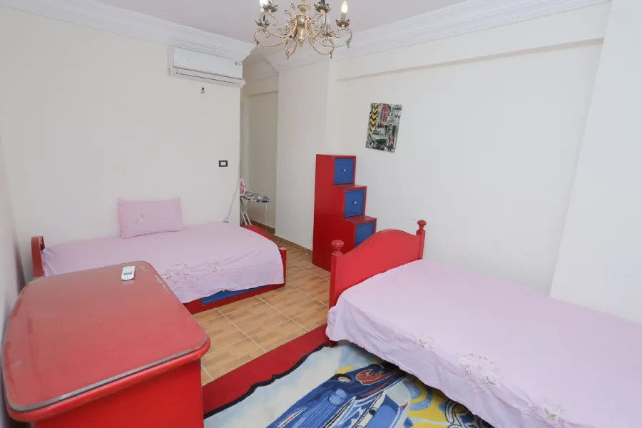 شقة للايجار مفروش 165م  الازاريطة (على البحر مباشرة)