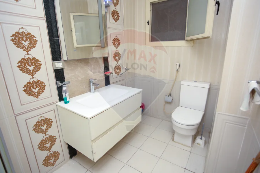 شقة للبيع 210 م كفر عبده (متفرع من ش ابراهيم راجي)