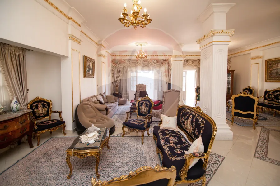 شقه + بنتهاوس للبيع 640 م سموحة (ش بهاء الدين الغتوري)