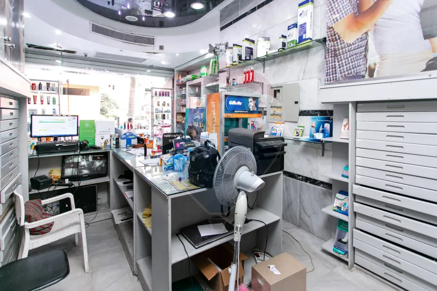 صيدلية للبيع 45 م + صندرة 30 م مصطفي كامل (علي الترام مباشرة)