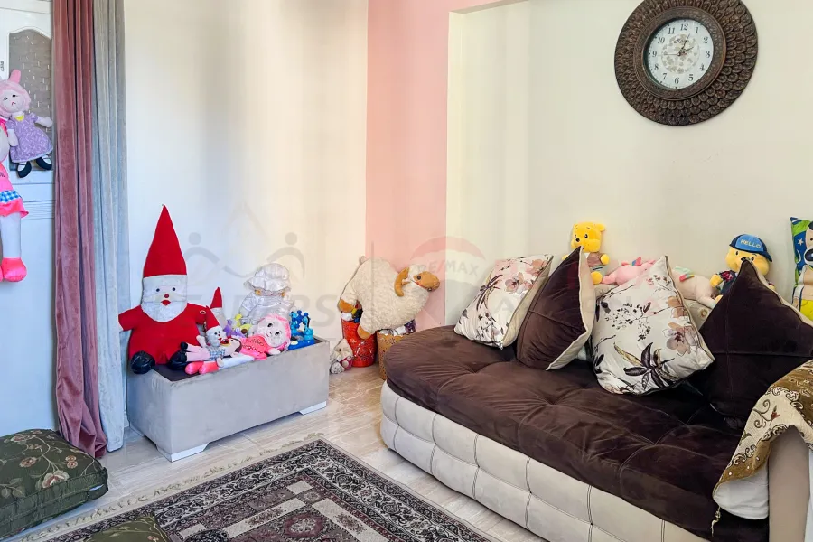 شقة للبيع 105 م زيزينيا (ش الامير جميل)