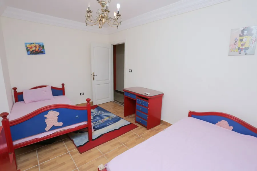 شقة للايجار مفروش 165م  الازاريطة (على البحر مباشرة)