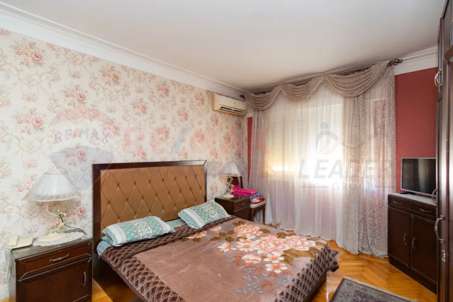 شقة للبيع 195 م رشدي (خطوات من ش سوريا)