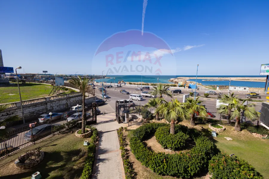 Apartment for sale 319 m Zizinia (directly on the sea)