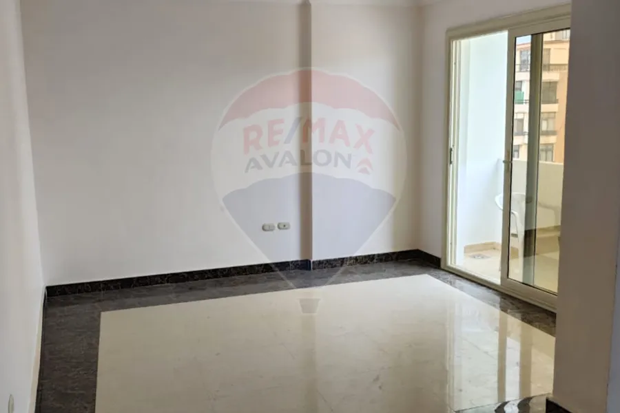 شقة للبيع 200 م جناكليس (خطوات من ش أبوقير)