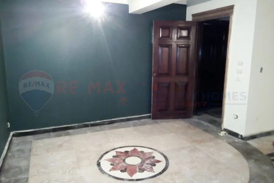 Administrative apartment for rent 210 m (net) El-Nozha Airport (on the Highway)