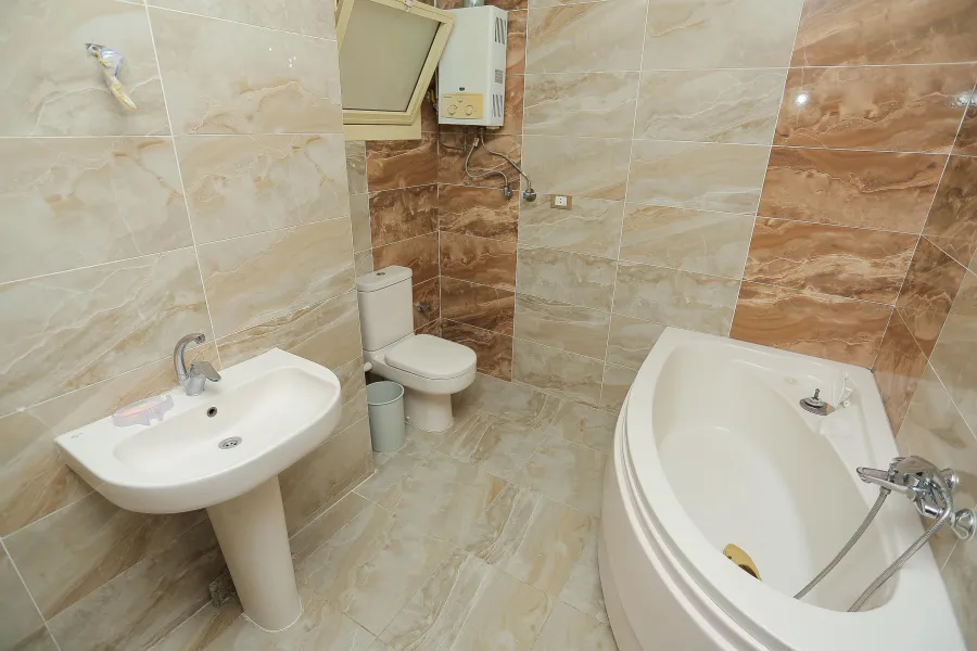 شقة للبيع 215م رشدي (عمارة عزيز شنودة)