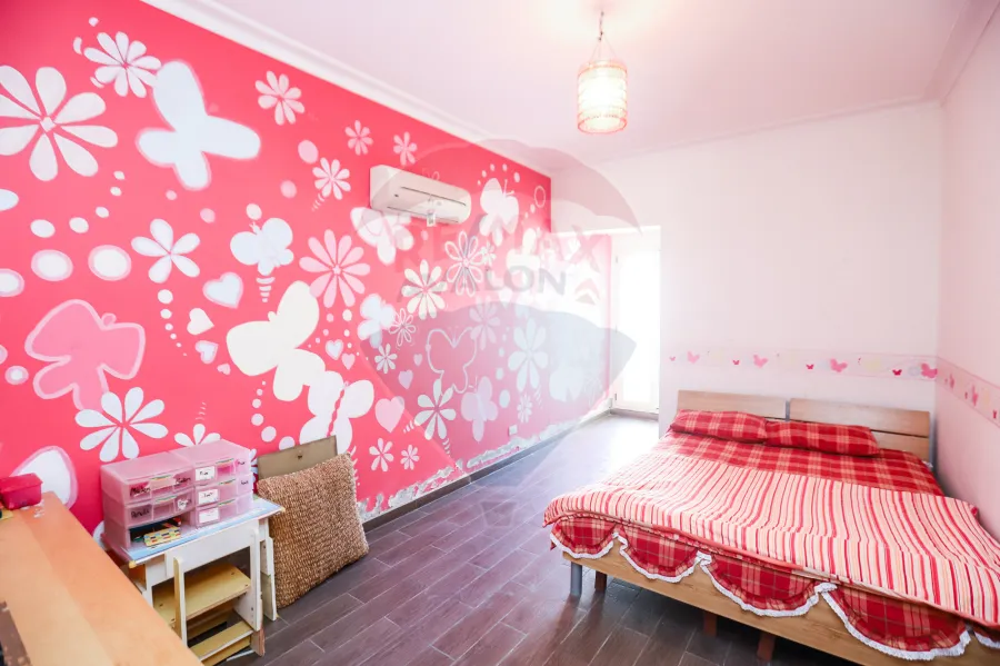 شقة للبيع 300 م جليم ( ش أبوقير)