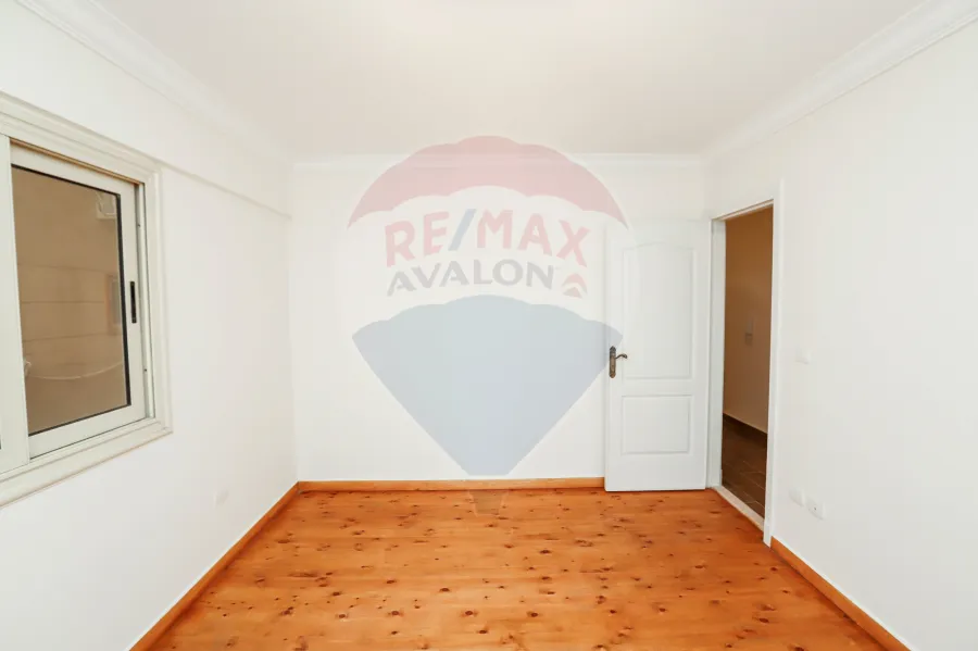 شقة  للإيجار 185 م كفر عبده (شارع سانت جينى)