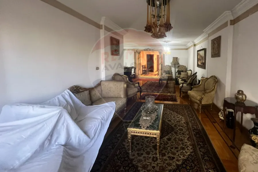 شقة للإيجار المفروش 212 م سموحة (ش كمال الدين صلاح)