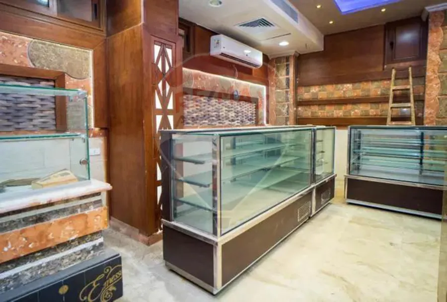 محل للايجار 150 م لوران (على الترام مباشرة)