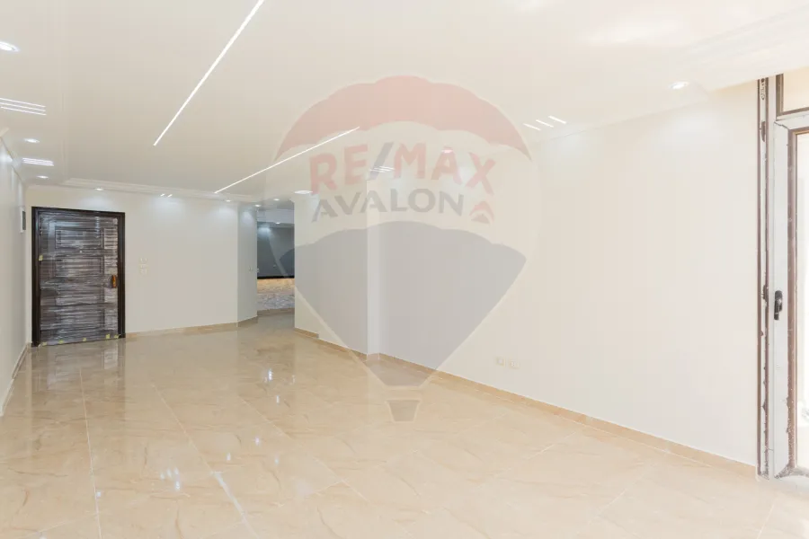 شقة للبيع 180 م سموحة (ش زكى رجب)