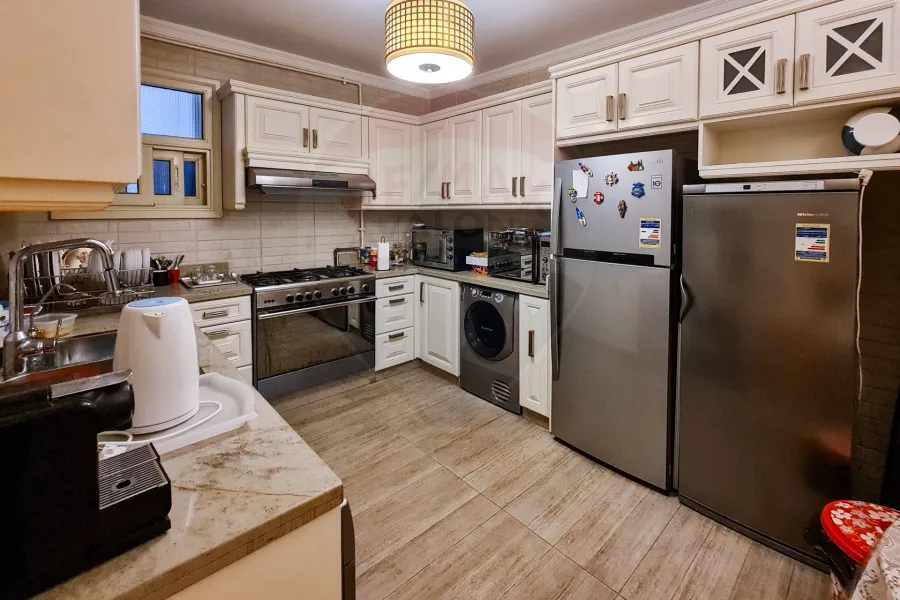 شقة للايجار 200 م رشدى (ش إبراهيم حلمى)