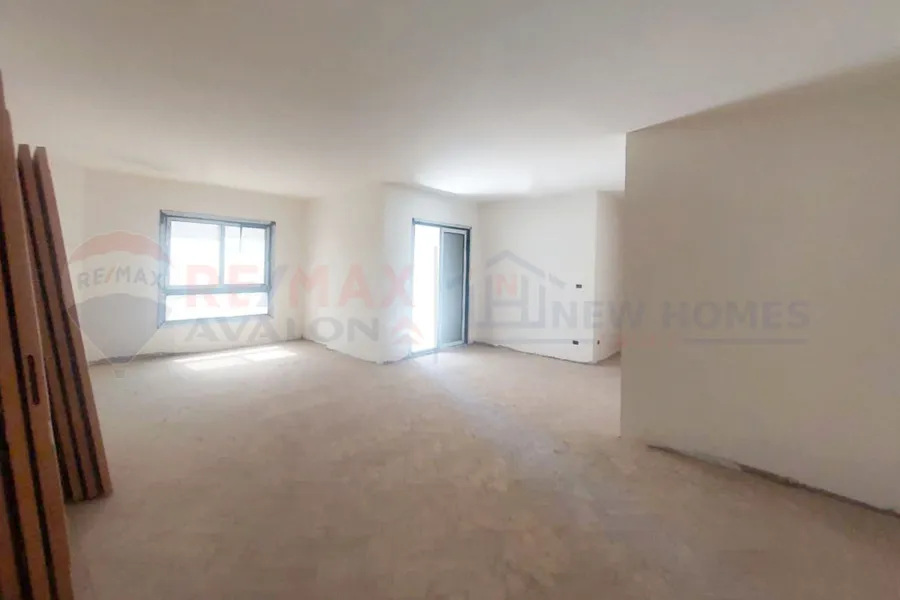 شقة للبيع 215 م زيزينيا (امام قصر المجوهرات)