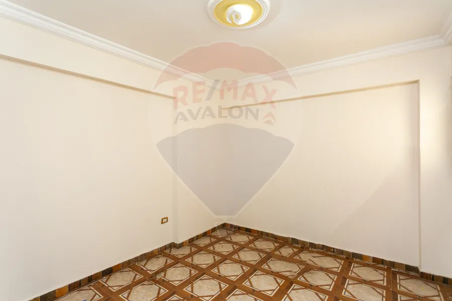 شقة للبيع 160 م المندرة ( ثاني عمارة من البحر )