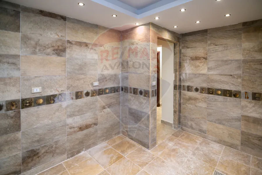 شقة للبيع 135 م جليم (ش محمد مقبل - متفرع من البحر)