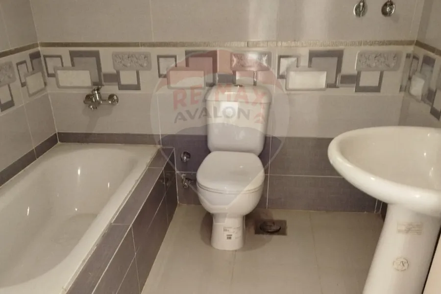 شقه للبيع 185 م كفر عبده (شارع 170)