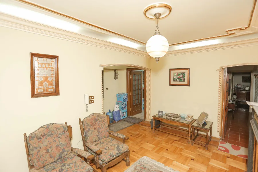 شقة للبيع 290م رشدي ( ش أبو قير )