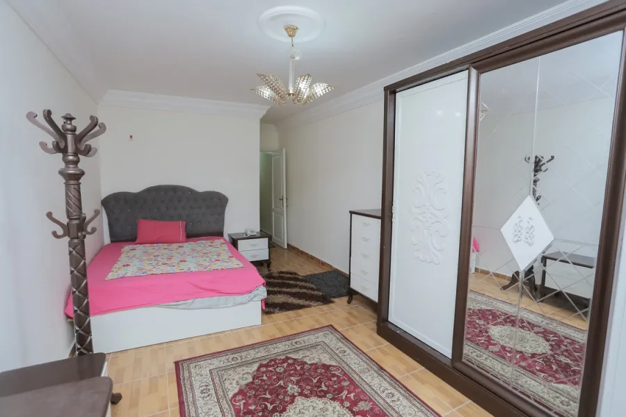 شقة للايجار مفروش 165م  الازاريطة (على البحر مباشرة)