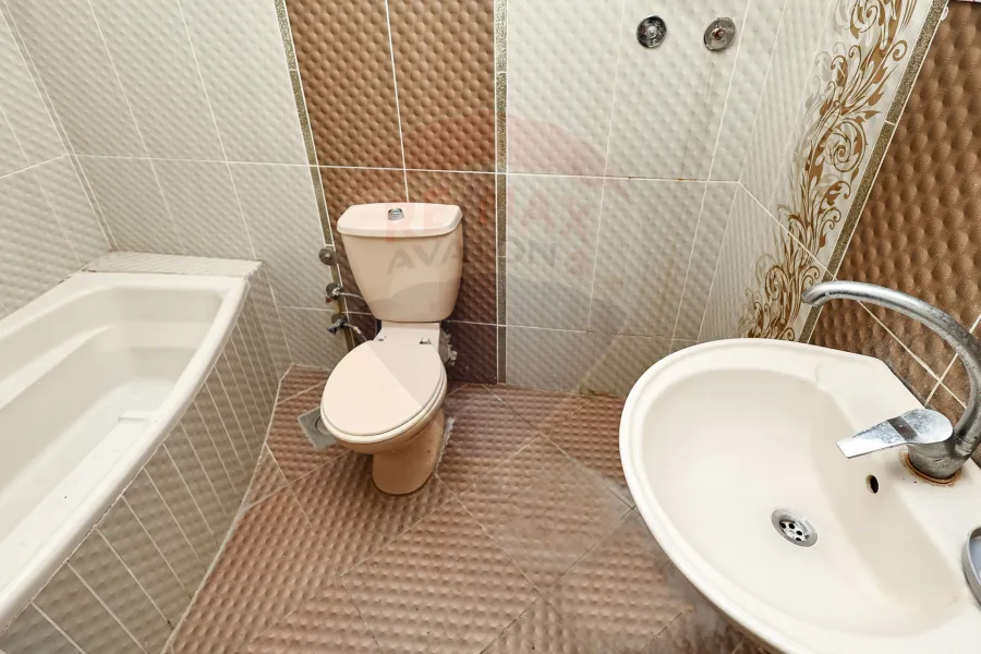 شقة للبيع 125م ميامي ( خطوات من ش جمال عبدالناصر و اسكندر ابراهيم)