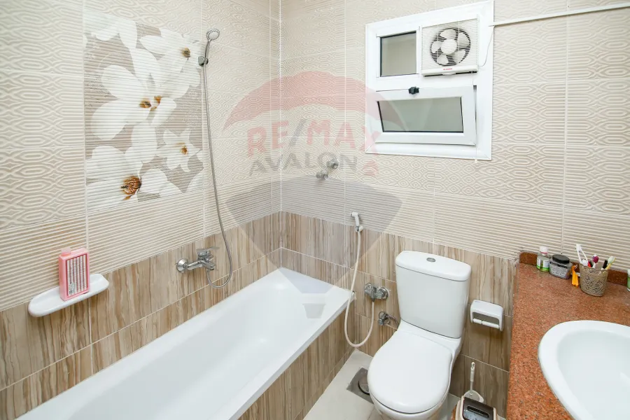 شقة للبيع 155 م محرم بك (ش زين العابدين)