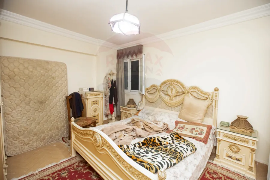 شقة للبيع 145م كامب شيزار (علي البحر مباشرة)