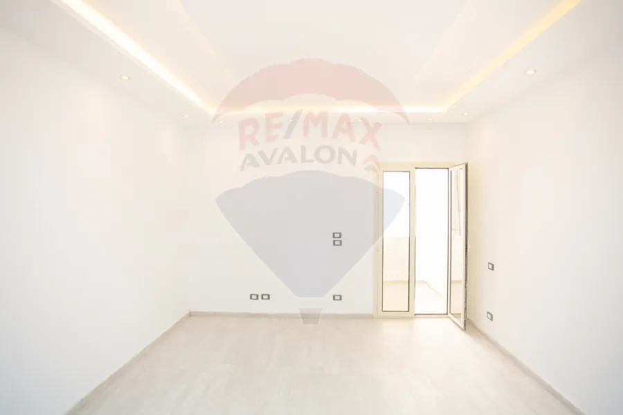 شقة للبيع 160 م العصافرة (بحر مباشر)