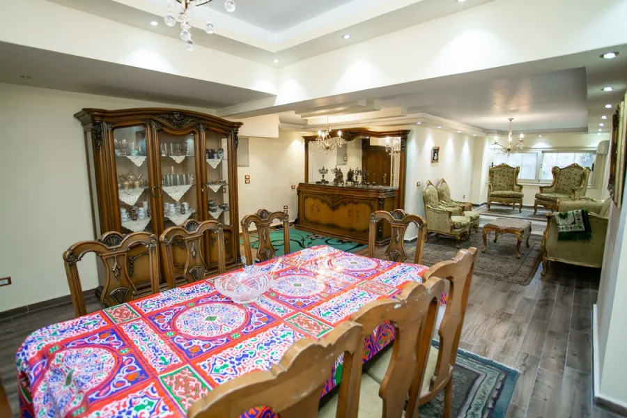 شقة ميزانين للبيع 235م كفر عبده ( ش خليل الخياط )