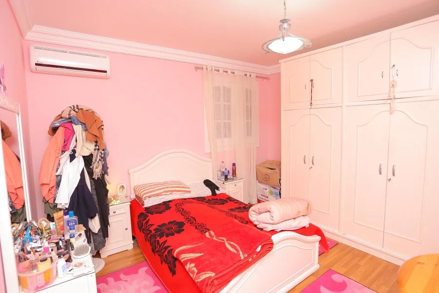 شقة للبيع 215م رشدي (عمارة عزيز شنودة)